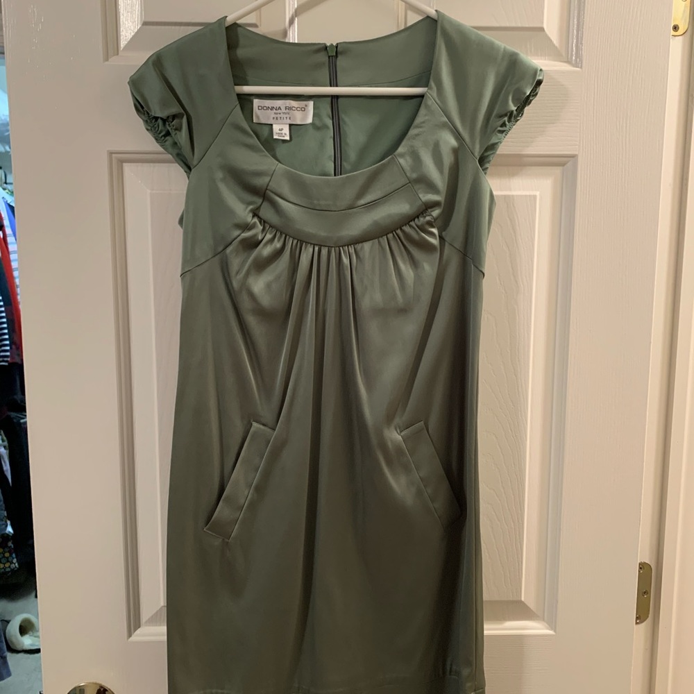 Donna Ricco PETITE Size 4 cocktail dress